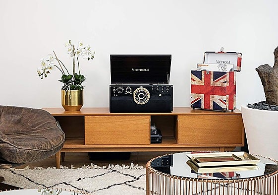Estos tocadiscos de vinilo con estilo retro son el regalo perfecto para melómanos