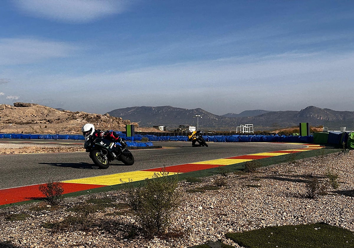 XR Motos triumphs in the electric motorcycle endurance race with a Zero