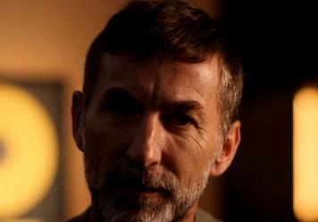 El hombre que cambió la toga por un micrófono siguiendo una única brújula: su intuición