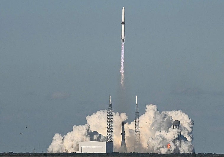 Bezos adelanta a Musk en la carrera espacial