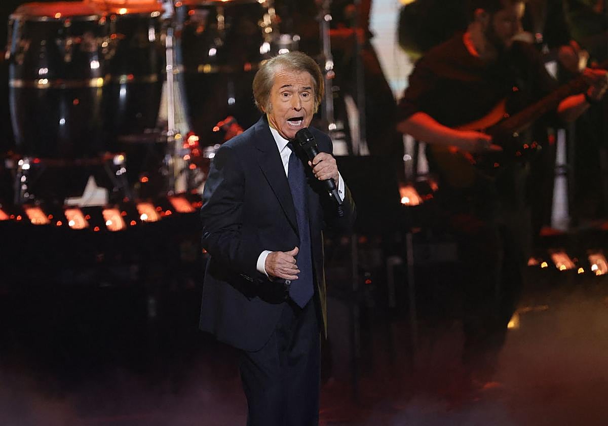 Imagen principal - Raphael, Aitana y Alejandro Sanz, durante sus actuaciones.