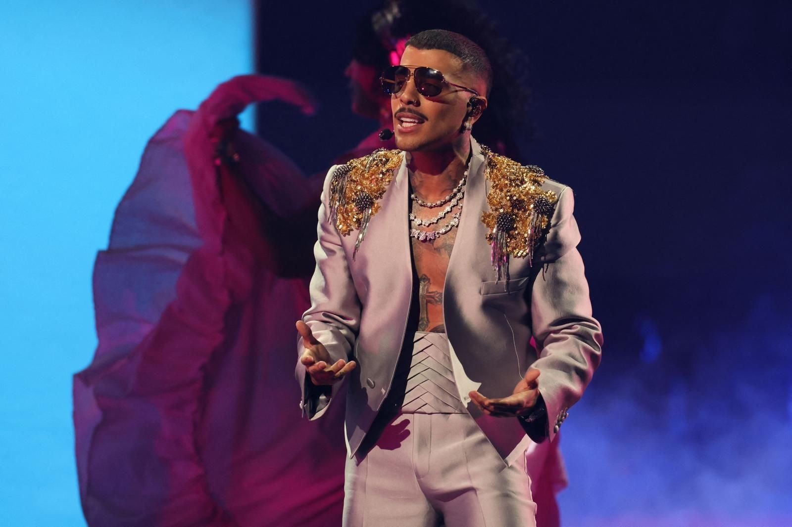 Rauw Alejandro también se subió al escenario durante la gala