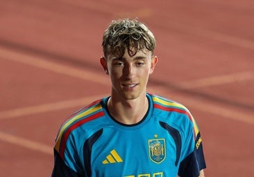 Huijsen fue baja ante Georgia por molestias musculares