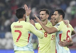 Ferran, Fabián, Oyarzabal y Merino celebran uno de los goles de España el sábado frente a Georgia.
