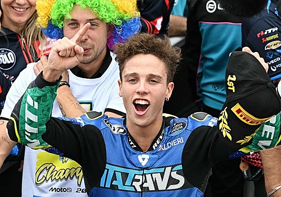 Diogo Moreira celebra el título.