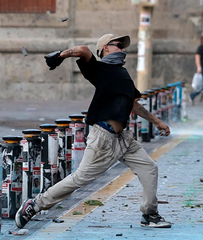 Imagen secundaria 2 - Diferentes momentos de la manifestación en México D.F. 