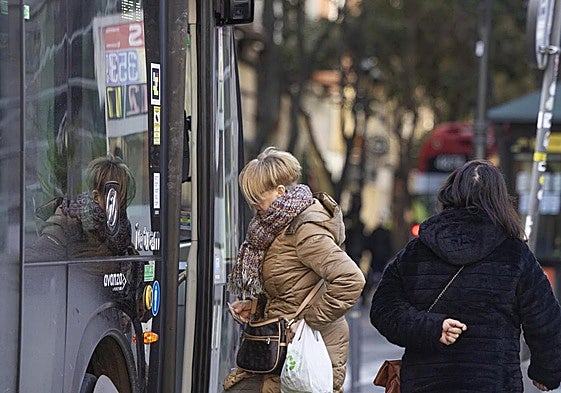 El abono para el transporte público como parte de la retribución flexible gana adeptos.