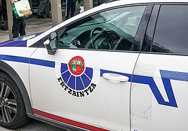 Una patrulla de la Ertzaintza en una intervención ajena a la información.