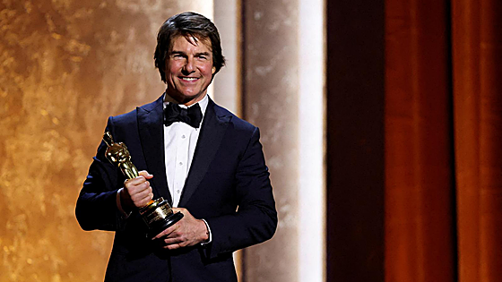 Tom Cruise recibe el primer Oscar de su carrera
