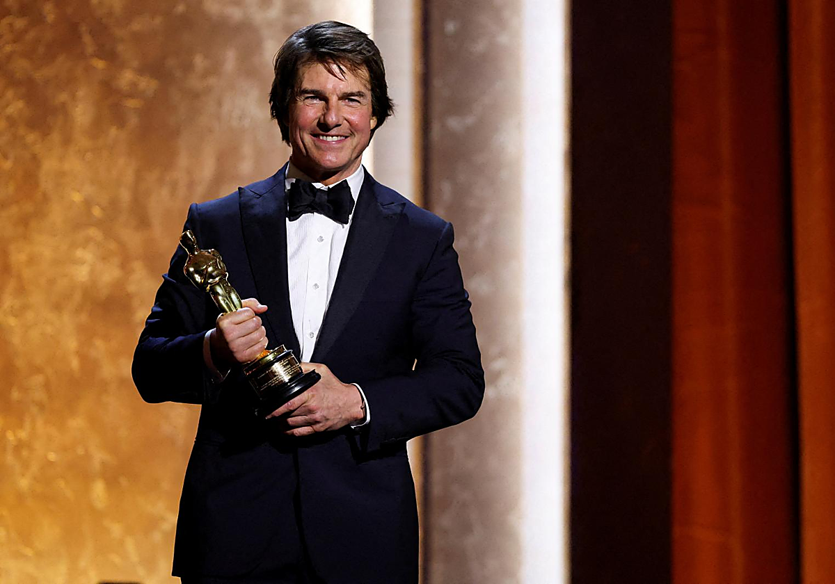 Tom Cruise recibe el Oscar honorífico.