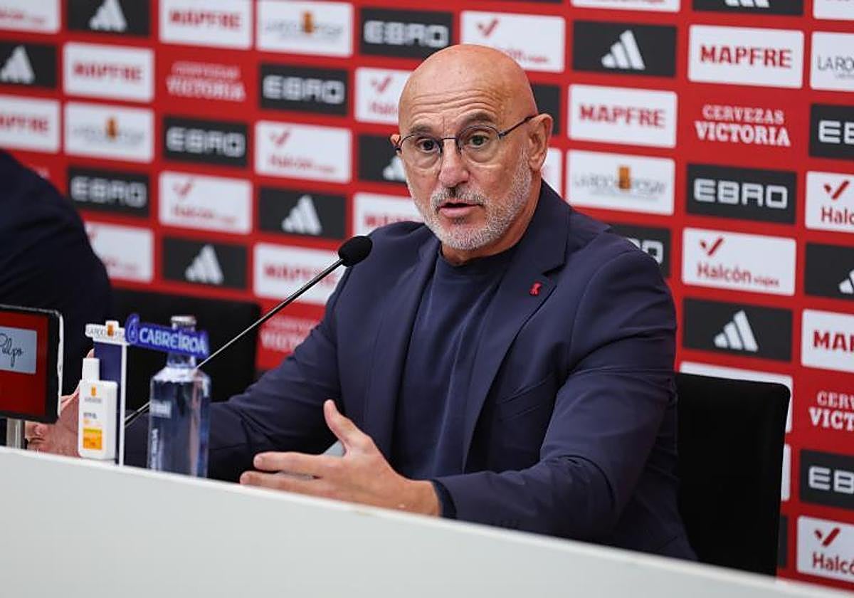 Luis de la Fuente, during a press conference.