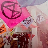 Activistas de Rebelión o Extinción, este lunes en Madrid.