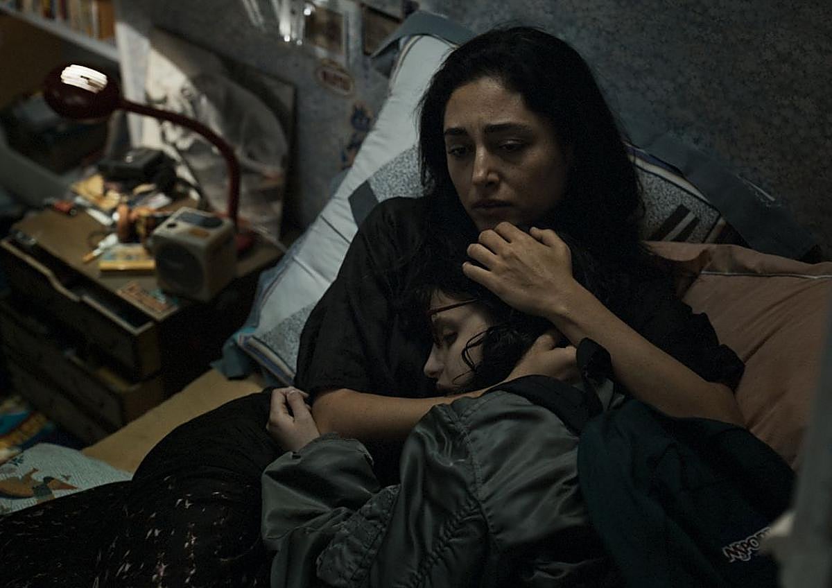 Imagen secundaria 1 - Tres fotogramas de la película.