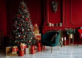 Trucos 'low cost' para decorar el árbol de Navidad de revista: ¡llevas poniendo mal las luces toda la vida!