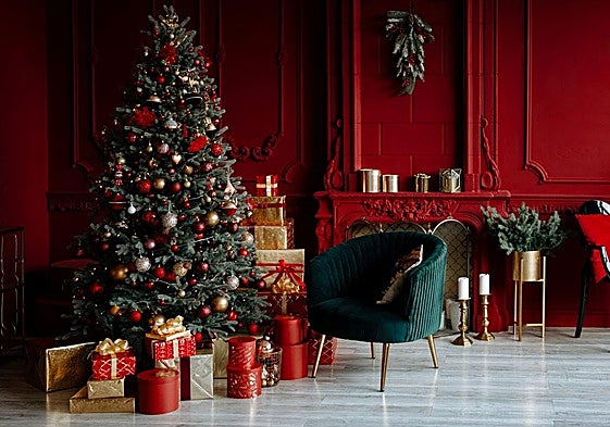 Trucos 'low cost' para decorar el árbol de Navidad de revista: ¡llevas poniendo mal las luces toda la vida!