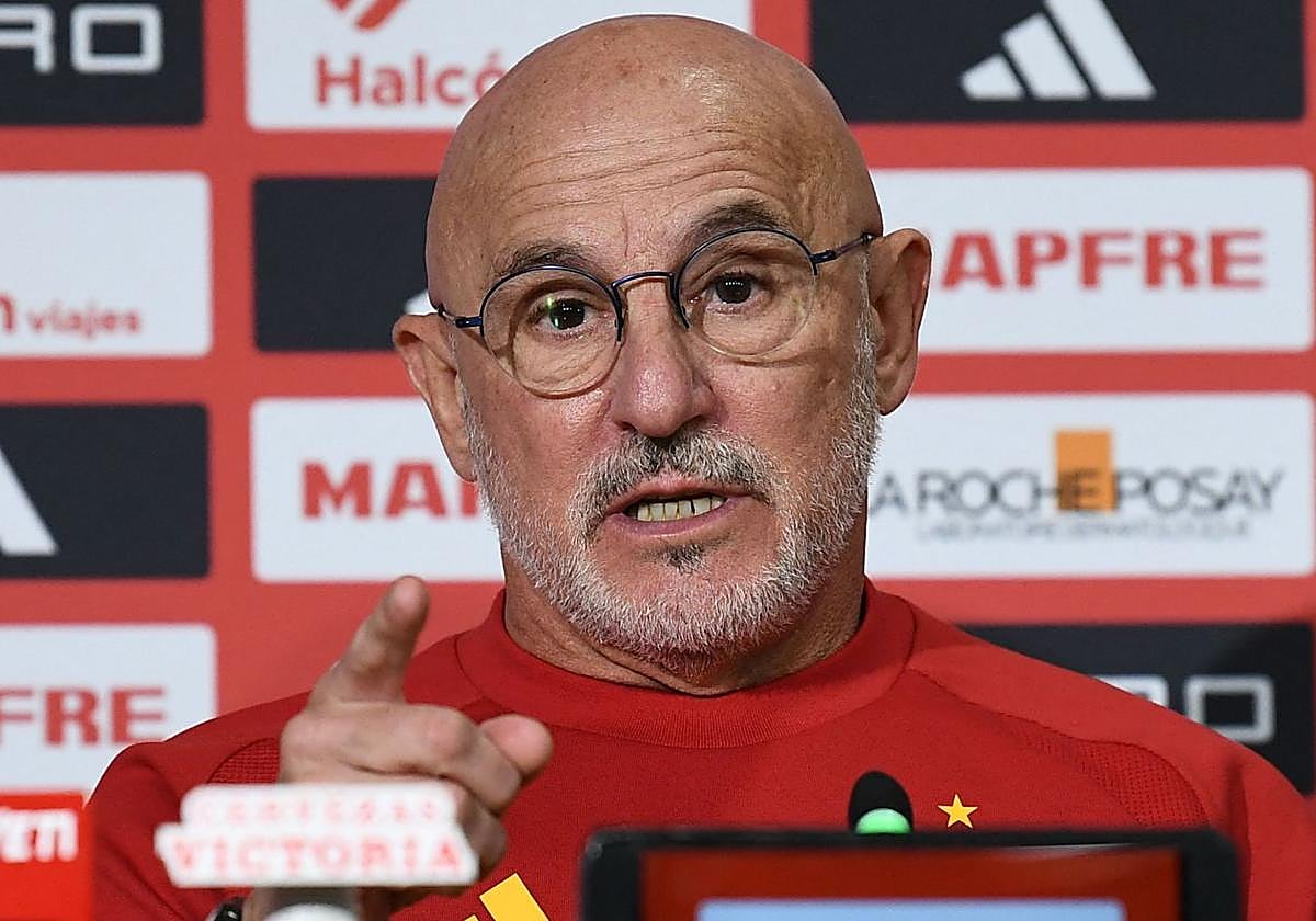 Luis de la Fuente, durante la rueda de prensa en Sevilla.