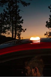 Multa de 200 euros, sin seguro y hasta cárcel: Las consecuencias de no llevar la V16 en el coche