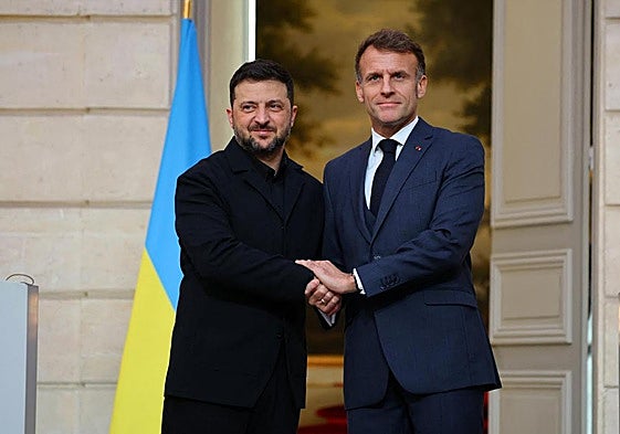 Volodímir Zelenski y Emmanuel Macron, este lunes en el Elíseo.