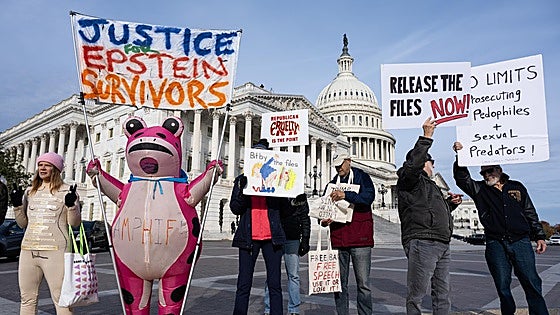 Varios ciudadanos piden la publicación de los archivos de Epstein.