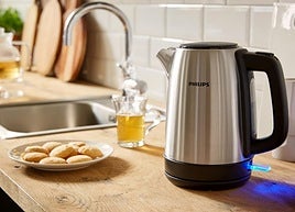 Este hervidor de agua de Philips combina rapidez, seguridad y tiene un diseño muy resistente