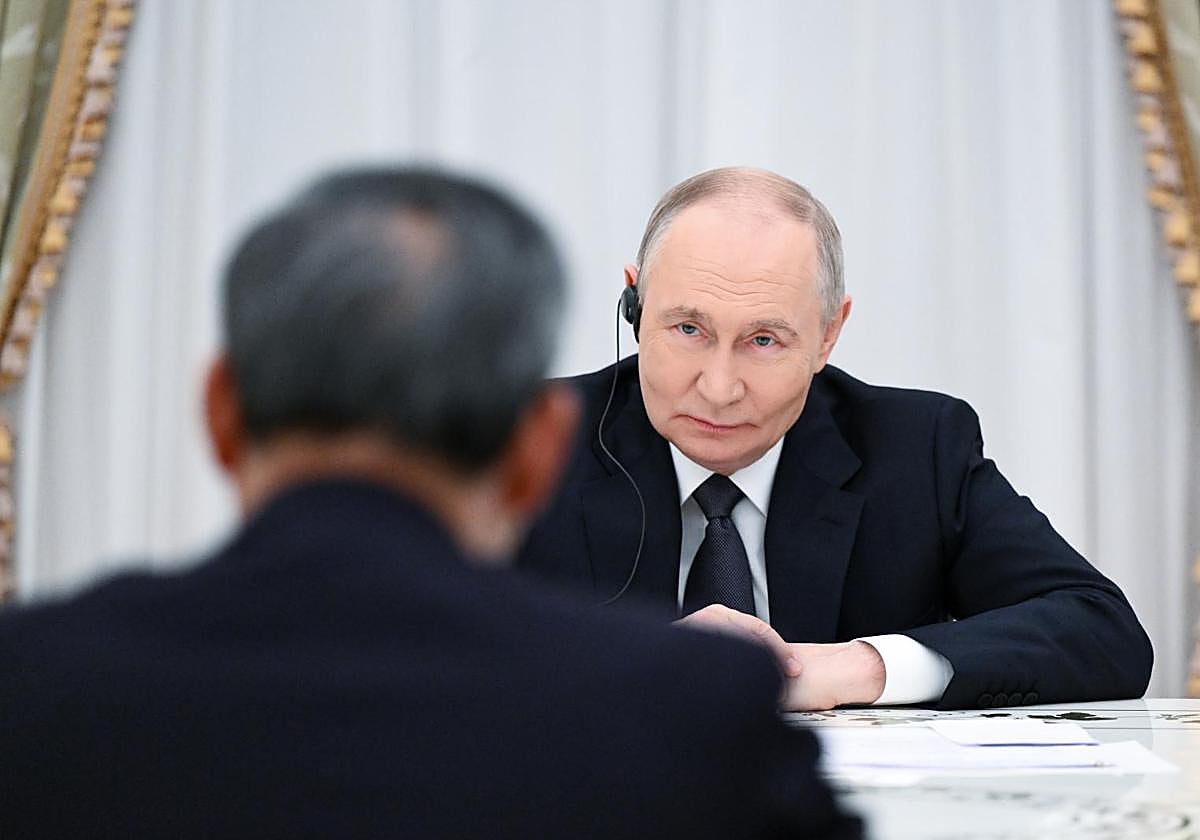 Vladímir Putin, presidente de Rusia, durante una reunión con sus colaboradores.