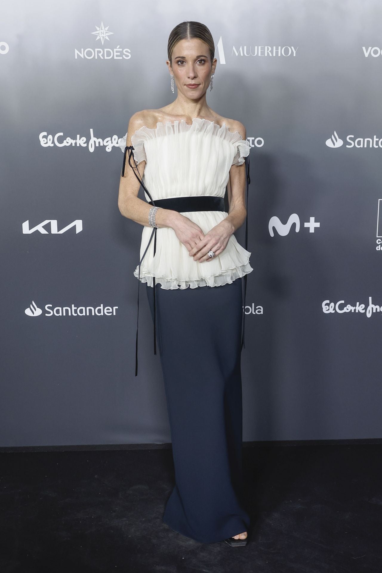 Inés de Cominges, socialité.