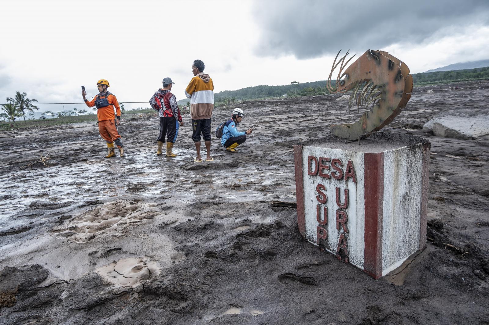 La erupción del volcán Semeru pone en alerta a la isla de Java