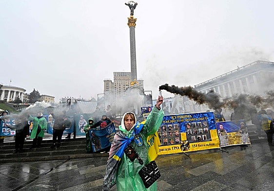 Manifestación de familiares de prisioneros de guerra este sábado en Kiev.