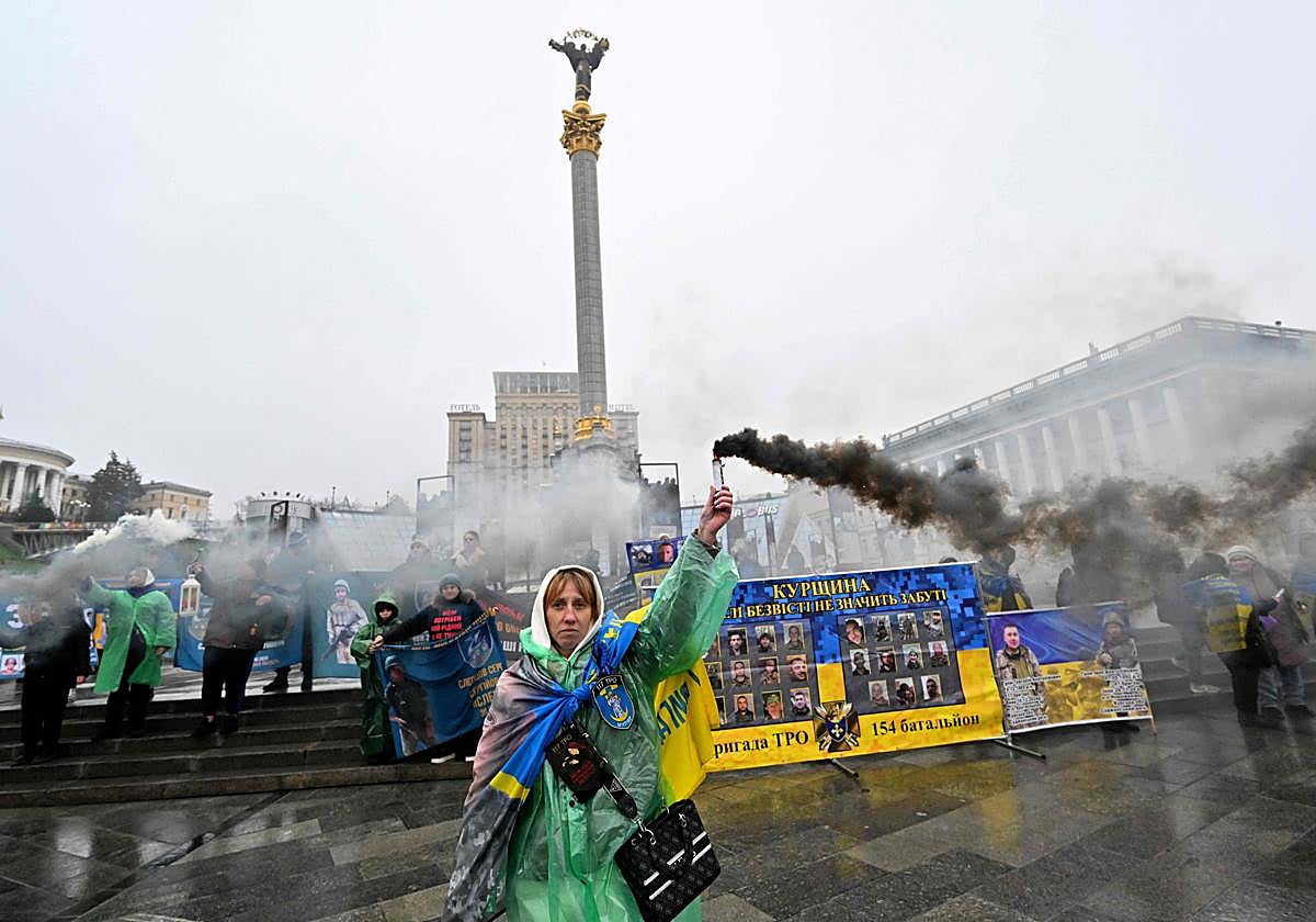 Manifestación de familiares de prisioneros de guerra este sábado en Kiev.