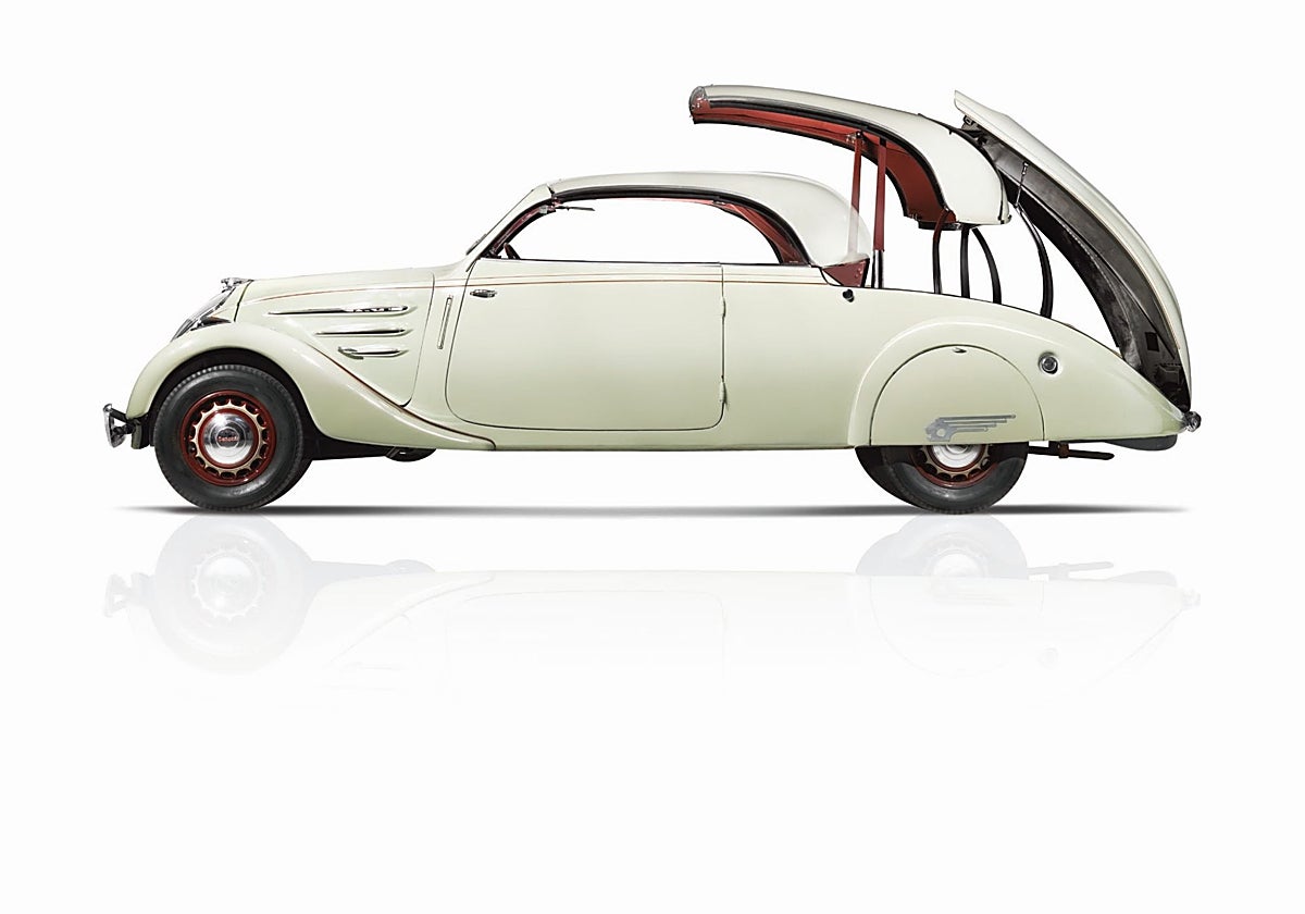The Eclipse system, Paulin's creation, allowed the Peugeot 402 to be both a hardtop coupe and a convertible simultaneously.
