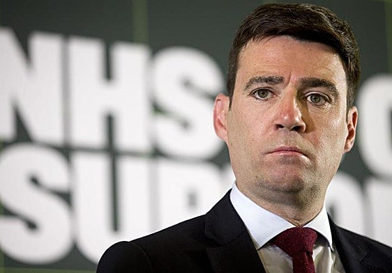 El alcalde del Gran Manchester, Andy Burnham, en una comparecencia.