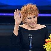 Ornella Vanoni, durante el homenaje en el festival de San Remo en 2021.