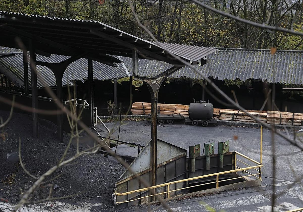 Barrera de acceso a la mina de Vega de Rengos, en Cangas del Narcea.