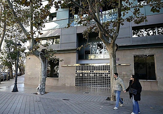 Puerta principal de la Conselleria de Sanidad Universal y Salud Pública.