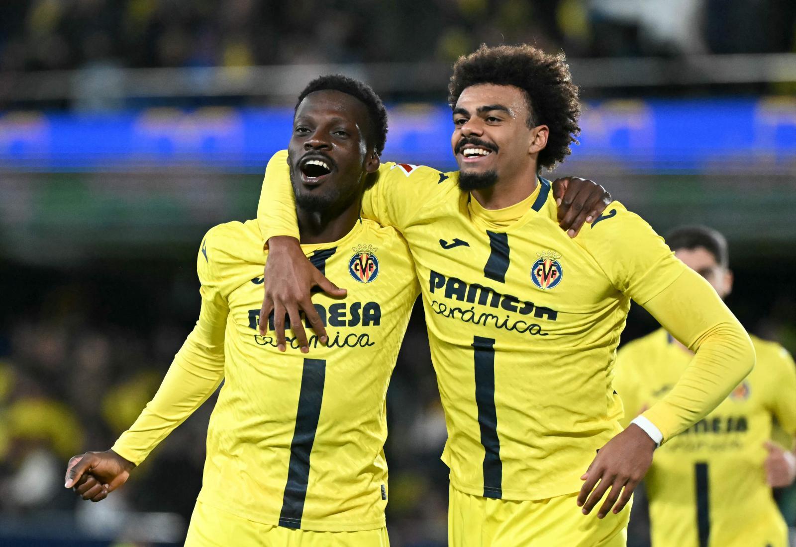Tani Oluwaseyi y Renato Veiga celebran un gol el pasado sábado ante el Mallorca.