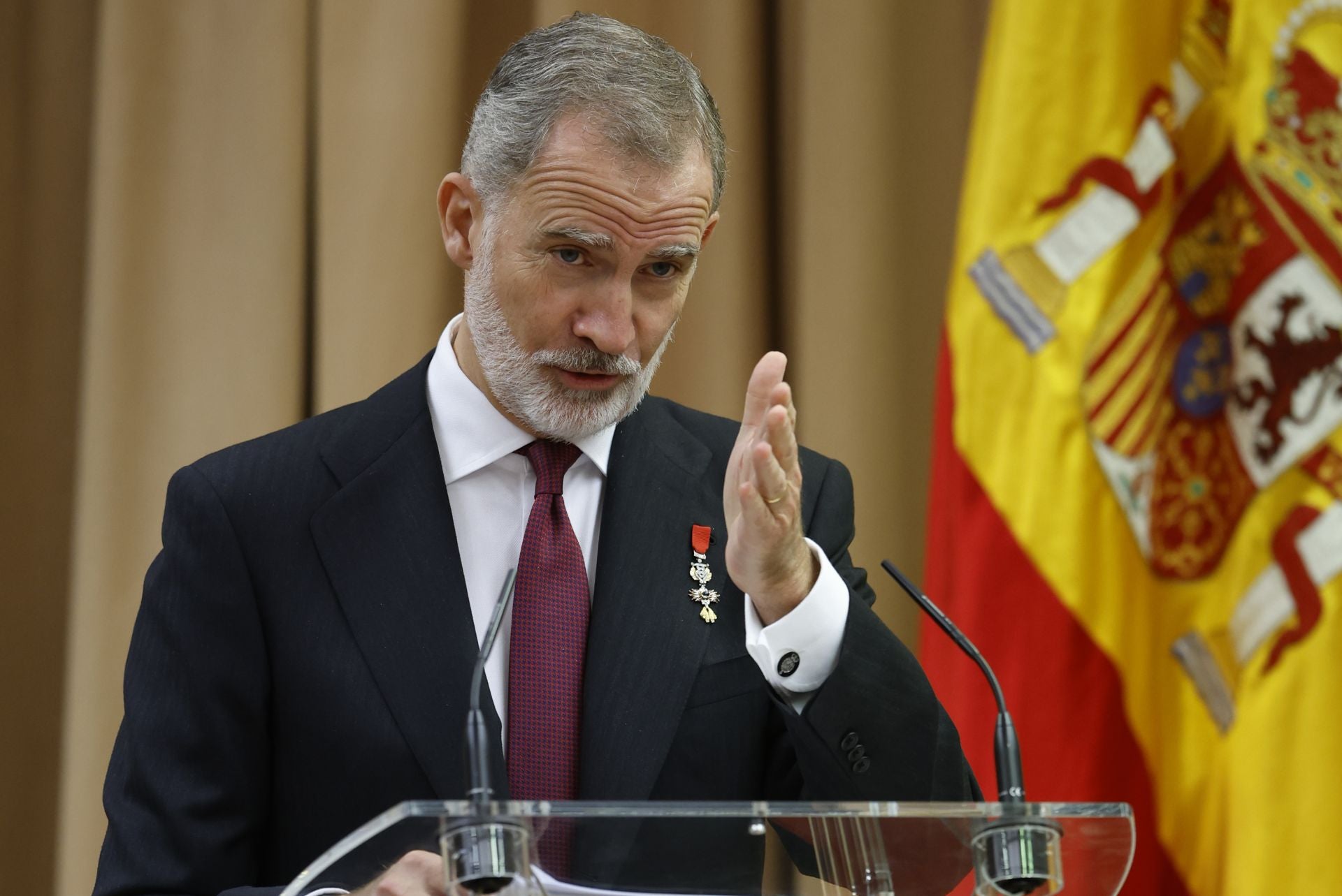 El rey Felipe VI pronuncia un discurso durante el coloquio '50 años después: la Corona en el tránsito a la democracia'.