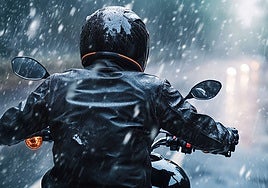 Consejos para conducir una moto bajo la lluvia