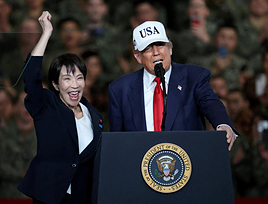 La primera ministra nipona, Sanae Takaichi, junto a Donald Trump en la visita del presidente de EE UU a Japón en octubre.