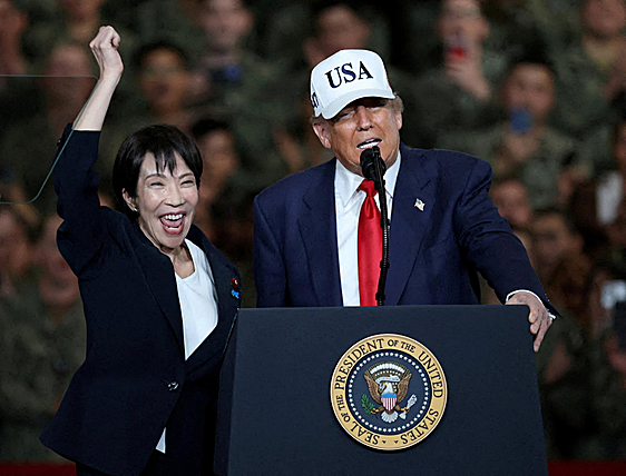 Trump abre nuevos frentes