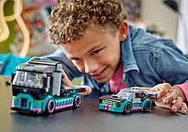 Diversión sin límites y aprendizaje en casa con el set Coche de Carreras y Camión LEGO City