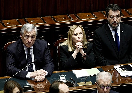 La primera ministra italiana, Giorgia Meloni, junto a sus socios Antonio Tajani y Matteo Salvini, en el Parlamento.