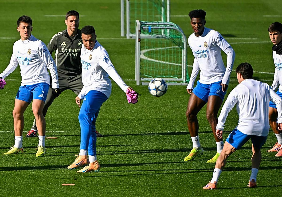 Los jugadores del Real Madrid, preparando este martes el duelo con el Olympiacos.
