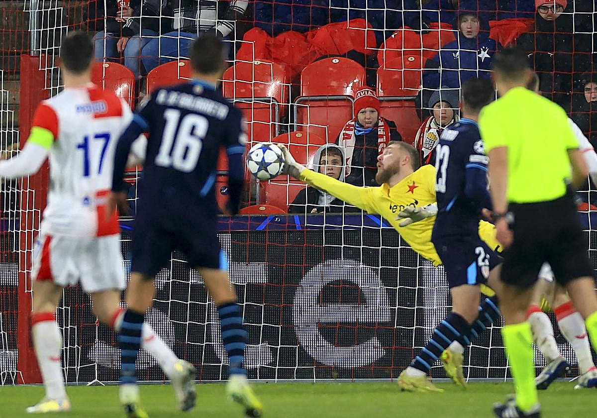 Stanek saves Robert Navarro's header that could have decided the match.