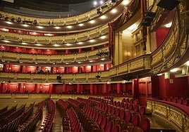 Interior del Teatro Real con su patio de butacas y sus palcos.