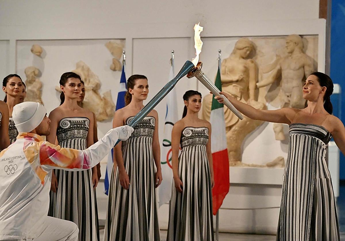 Ceremonia de encendido de la llama olímpica para los Juegos Olímpicos de Invierno de Milano Cortina 2026