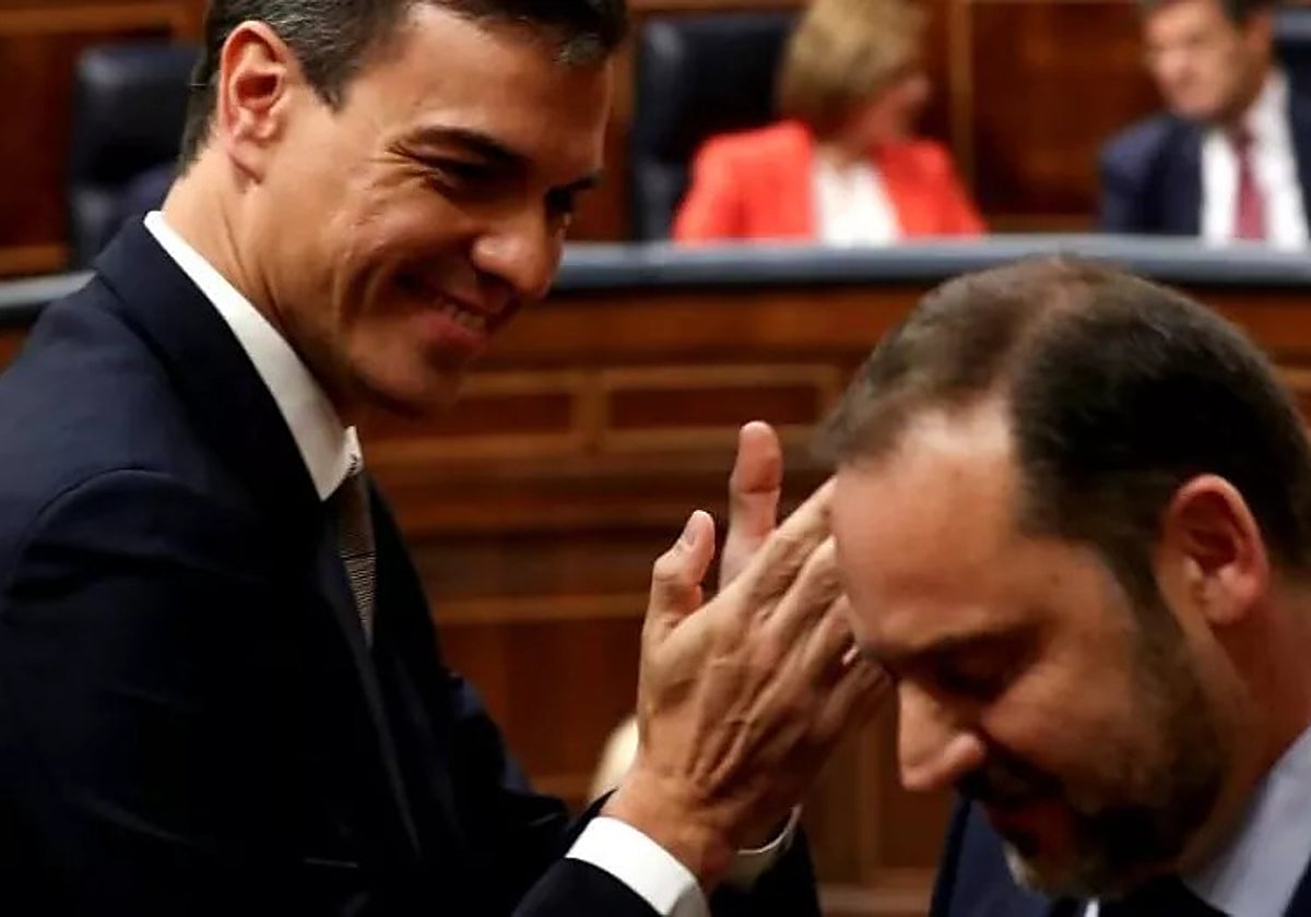 Pedro Sánchez y José Luis Ábalos en la debate de la moción de censura contra Mariano Rajoy en la que el exministro actuó como portavoz del PSOE