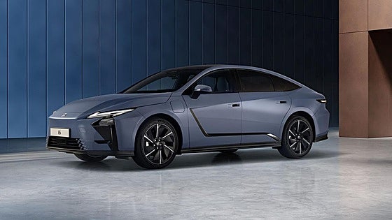 La berlina no ha muerto: Lexus apuesta por ellas con su nuevo ES