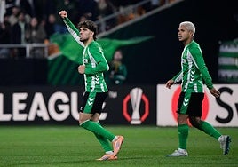 Abde y el Cucho Hernández, autores de los goles del Betis.