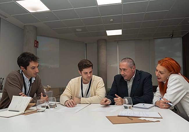 Representantes de Picnic y Santander.