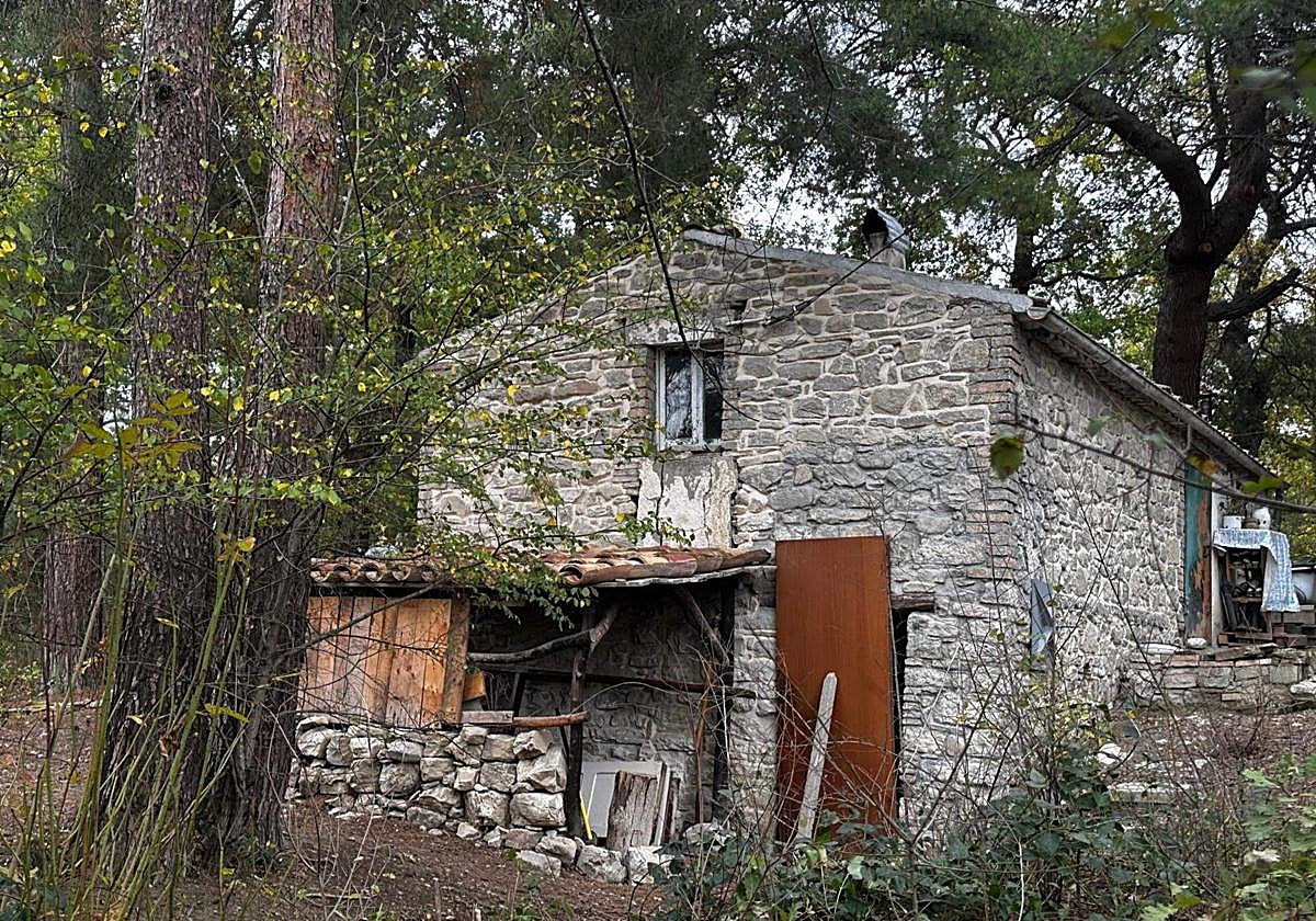 La casa donde residía el matrimonio con sus tres hijos, en plena naturaleza.